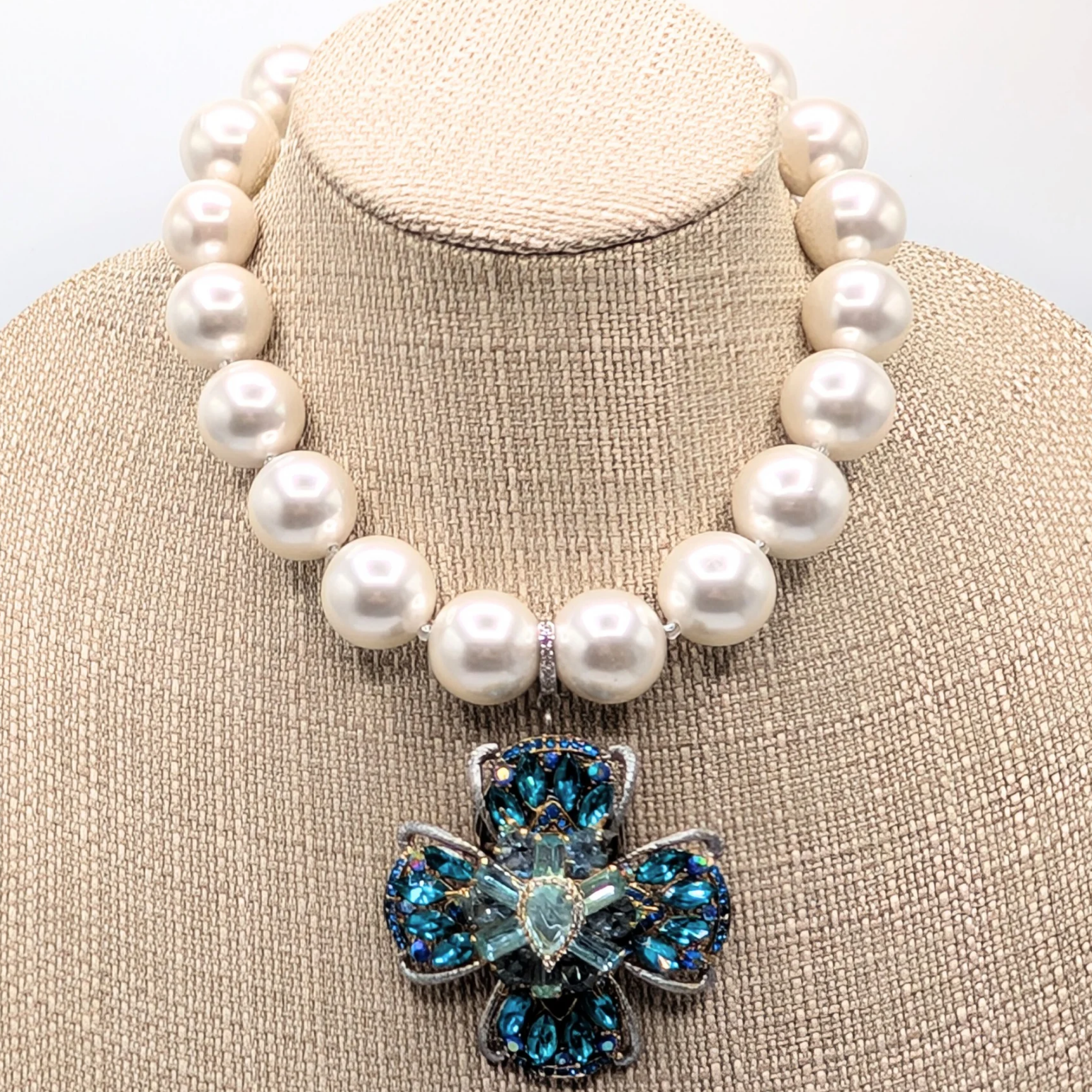 RockStar in Rome Pearl Blue Brooch Pendant Necklace