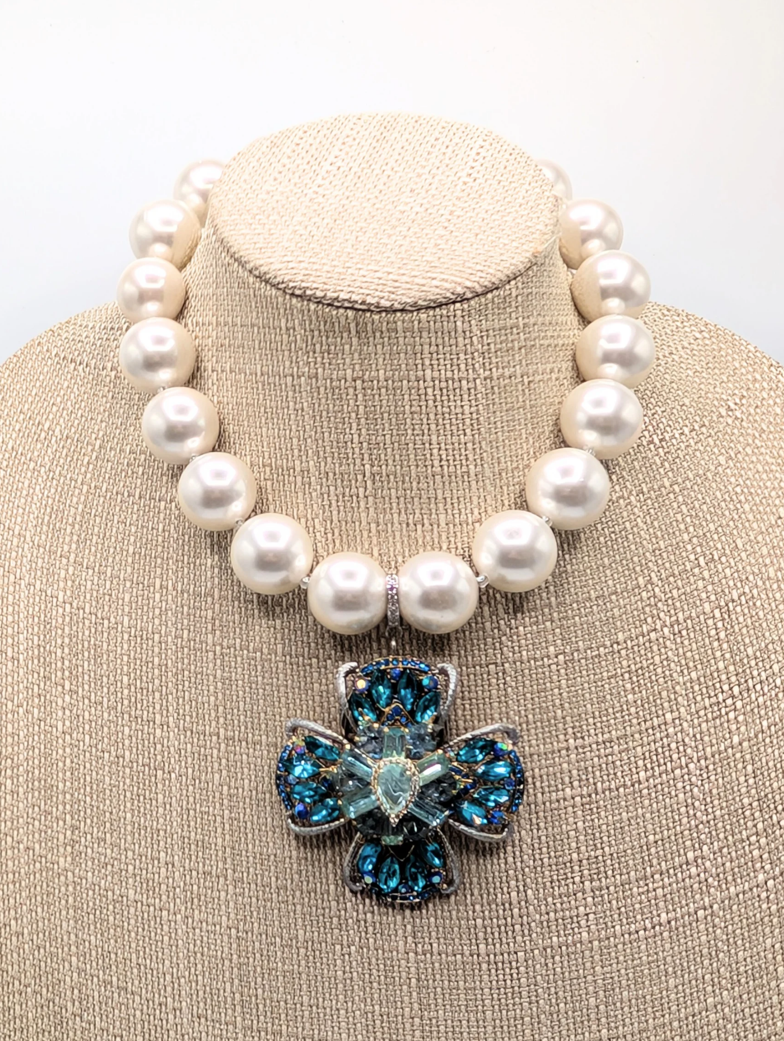 RockStar in Rome Pearl Blue Brooch Pendant Necklace